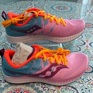 New In Box- Saucony Fastwitch 9 Pink and Blue Running Shoes women’s 7
